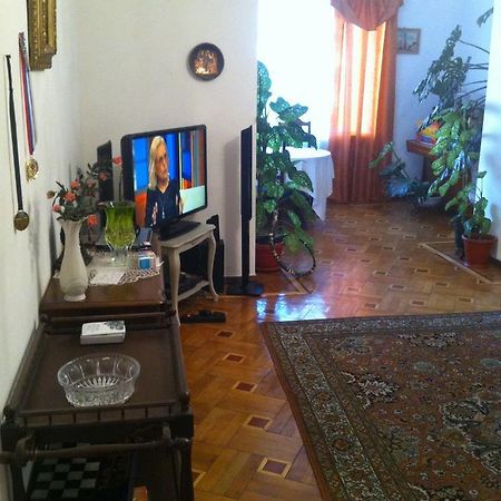 Homestay On Akademika Sakharova Sochumi Exterior foto