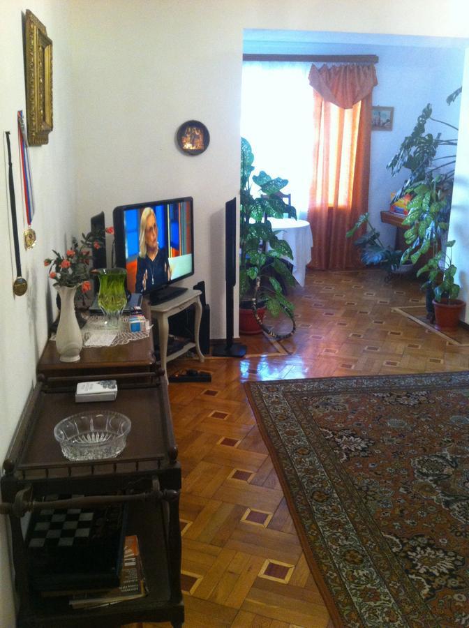 Homestay On Akademika Sakharova Sochumi Exterior foto
